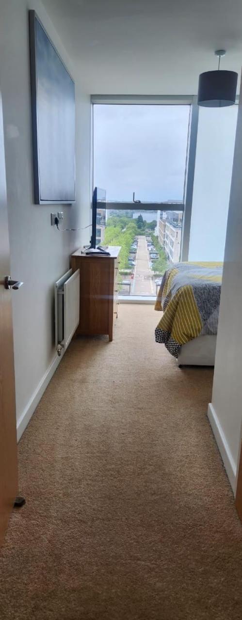 2 Bed Apartment At The Hub Central 밀턴 케인즈 외부 사진